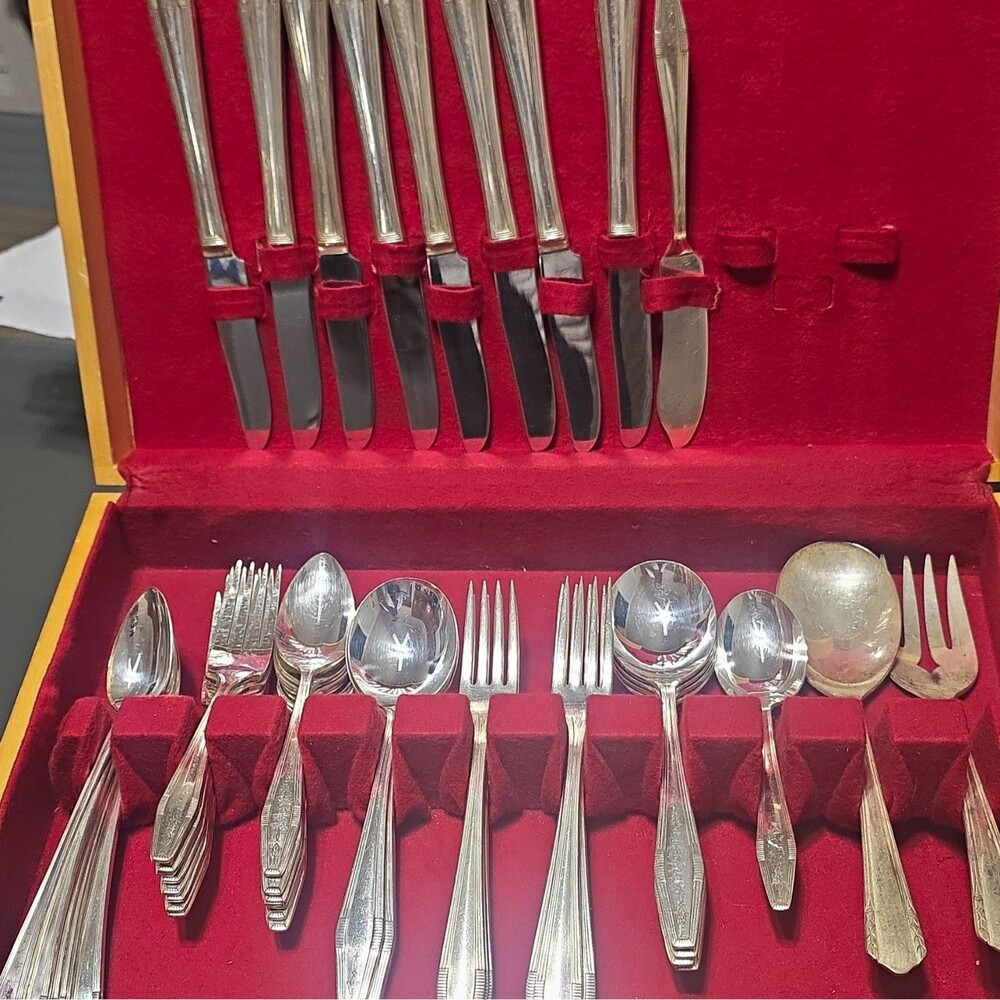 Wm. A. Rogers AA Heavy Silver Plated Art Deco 45pc Flatware Set Wood Case